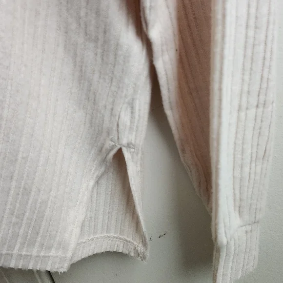 American Eagle- Rib Long Sleeve Tee - Picture 4 of 6